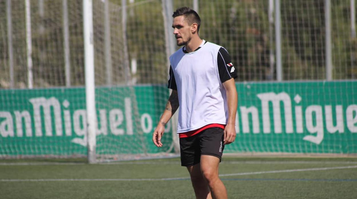 Guzmán se ejercita con el Cornellá