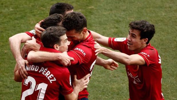 Osasuna resurge ante el Granada y sale del descenso