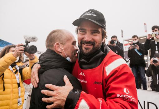 En un profundo sueño de Vendée Globe se pierde el sueño de ganar la regata