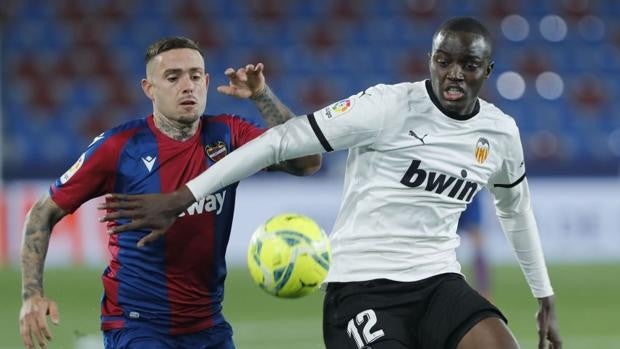 El Levante devuelve al Valencia a la cruda realidad