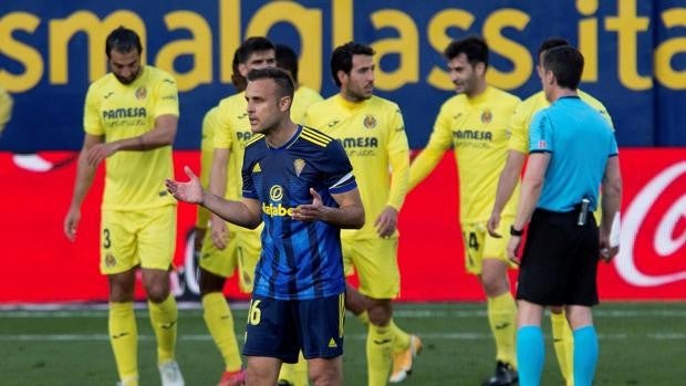 El Villarreal sufre ante el Cádiz