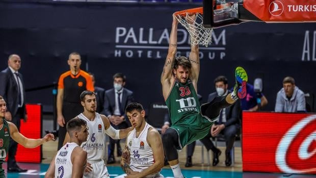 El Baskonia gana vida ante el Madrid