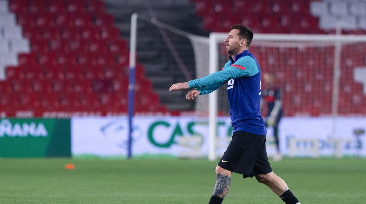 Messi calienta antes de un partido