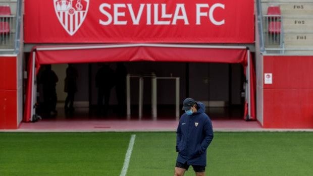 Horario y dónde ver por televisión el Sevilla - Barcelona