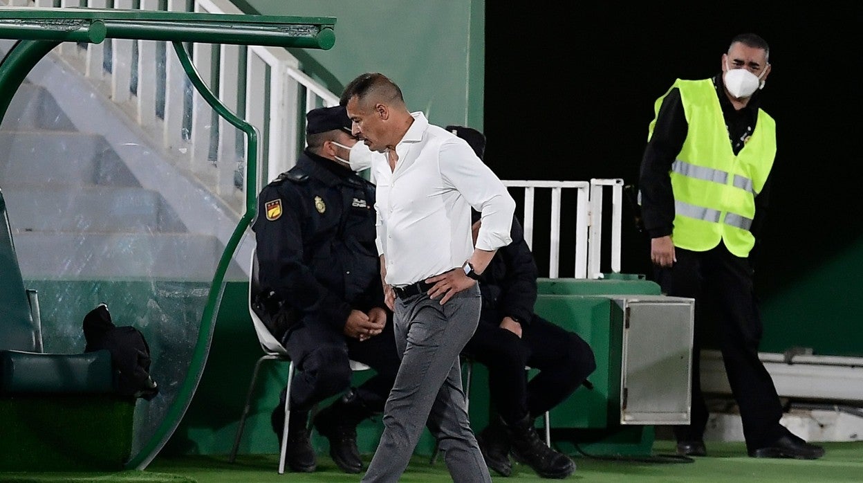 Dimite Jorge Almirón como entrenador del Elche