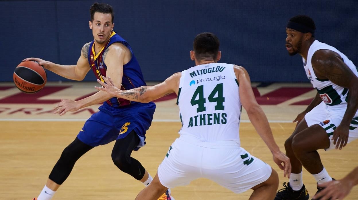 Heurtel sube el balón durante l partido ante el Panathinaikos