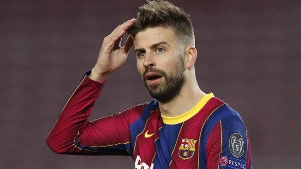 Piqué, hundido tras la debacle ante el PSG