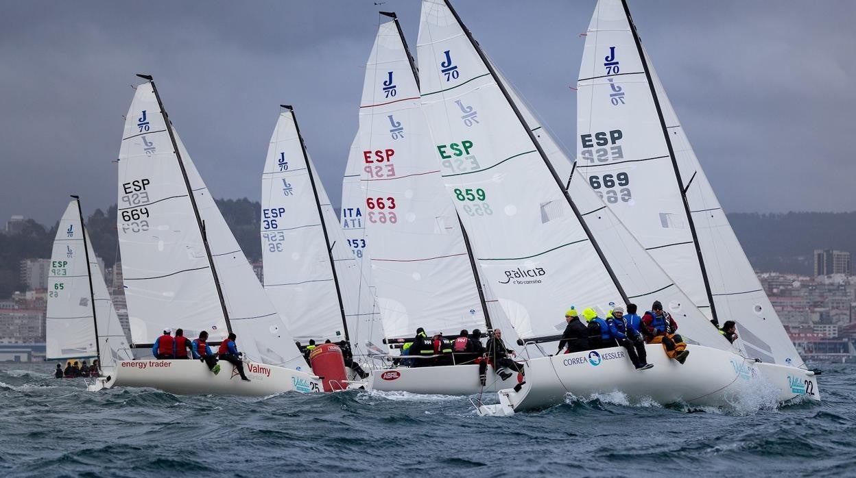 «Abril Rojo» lidera las Vigo Winter Series de J70