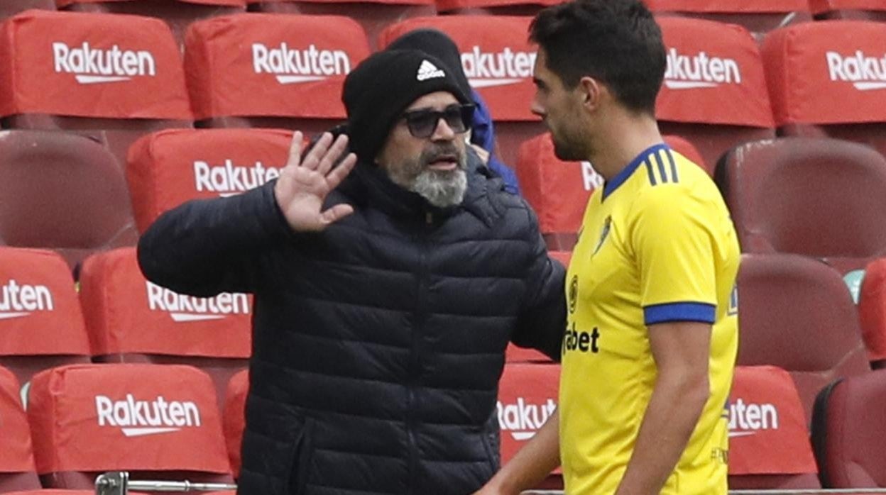 Álvaro Cervera, ante el Barça