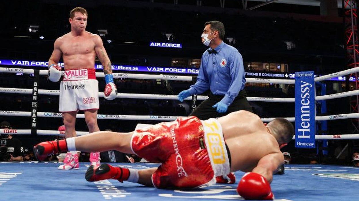 Canelo Álvarez fulmina a Yildirim en tres rounds y apunta a Billy Joe Saunders