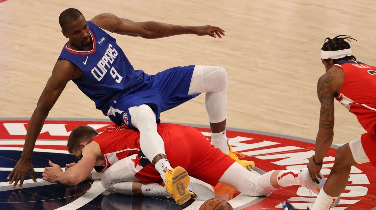 Los Clippers alargan su mala racha en Washington sin anotación de Ibaka