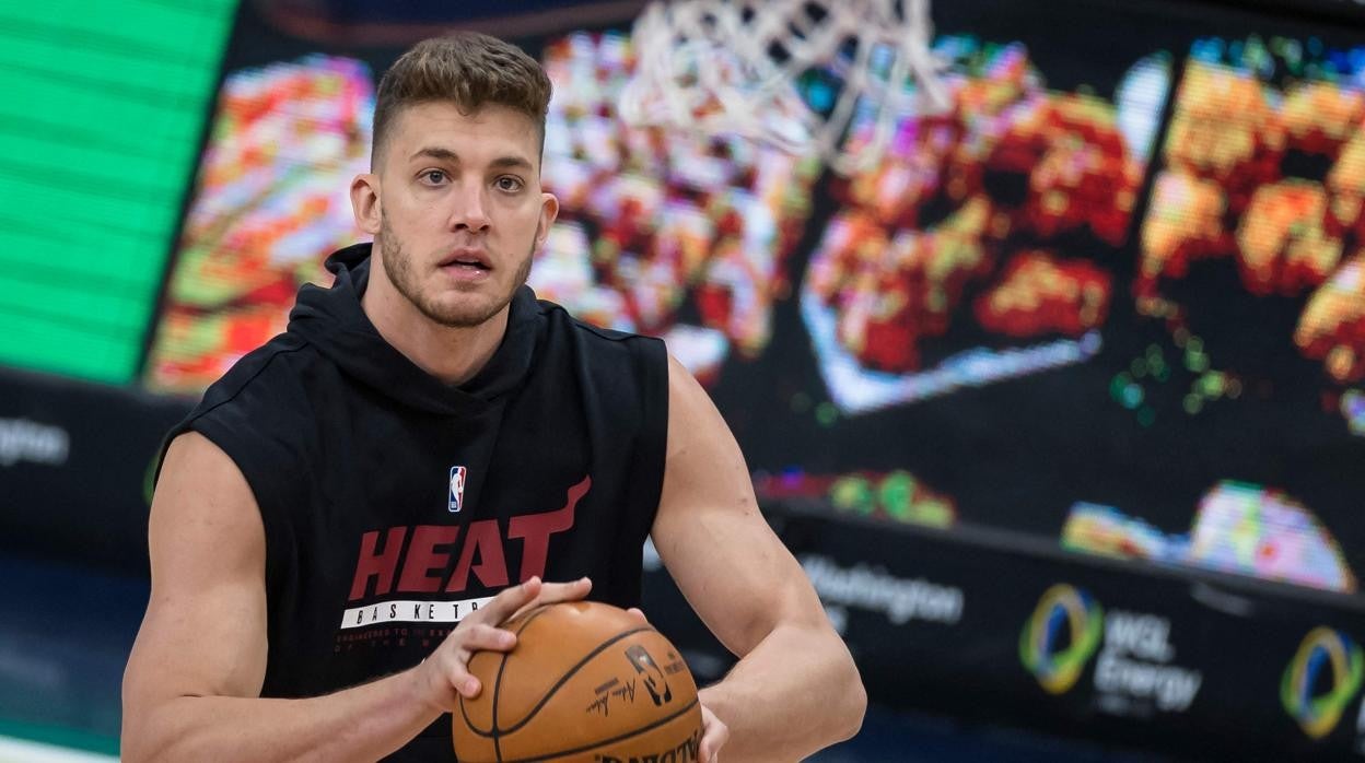 Leonard, durante el calentamiento de un partido con los Miami Heat