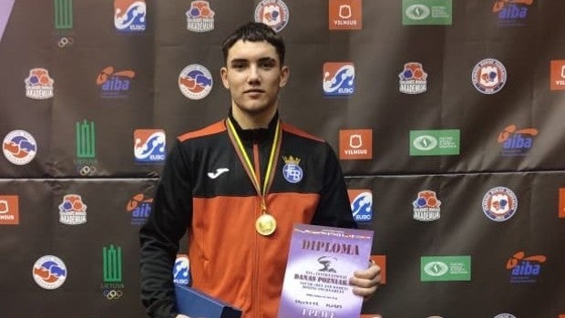 El sevillano Salvi Flores gana en Lituania y apunta al Mundial