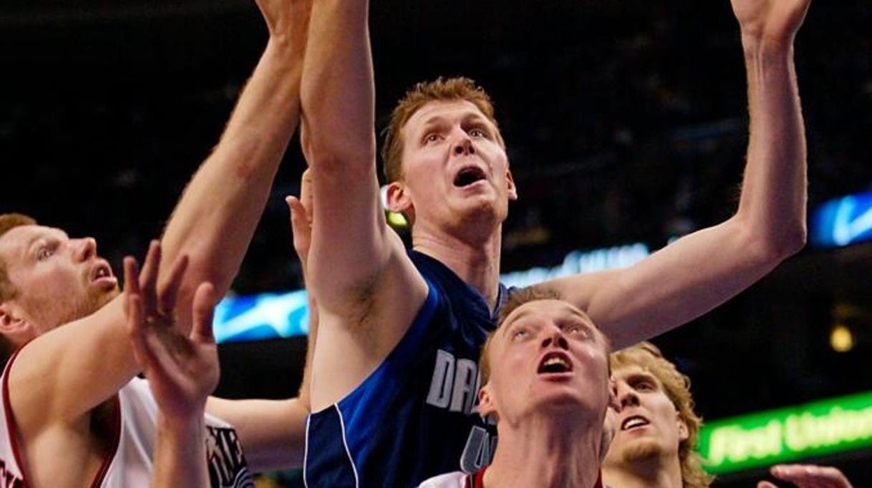 Shawn Bradley, en una foto de 2002