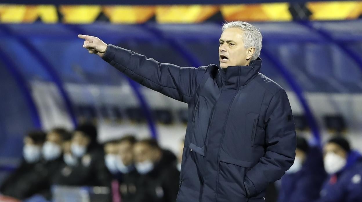 Mourinho, durante el último partido del Tottenham en la Europa League