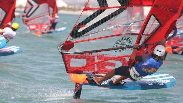 Todo por decidir a una jornada del Nacional Juvenil de Windsurf