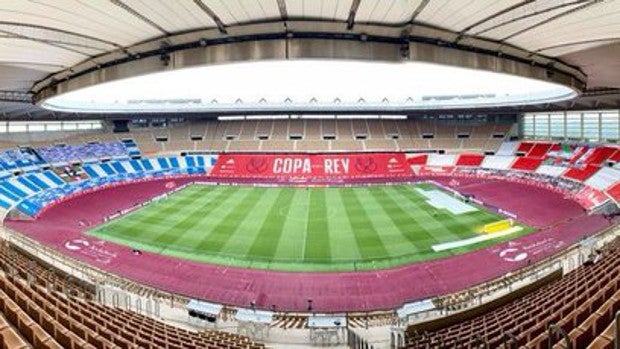 Los colores de la Real Sociedad y el Athletic lucen en las gradas del estadio de La Cartuja