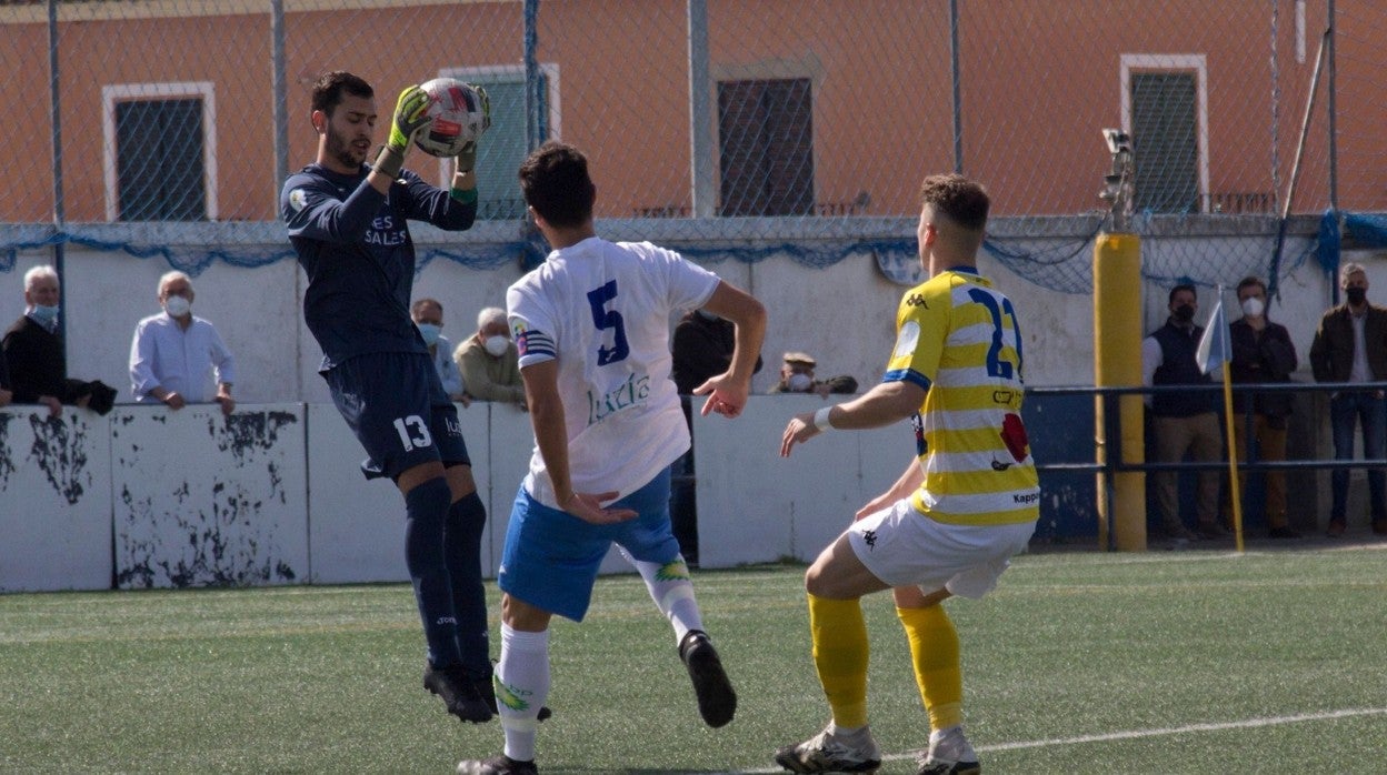 Lance de un partido entre el Castilleja y el Conil