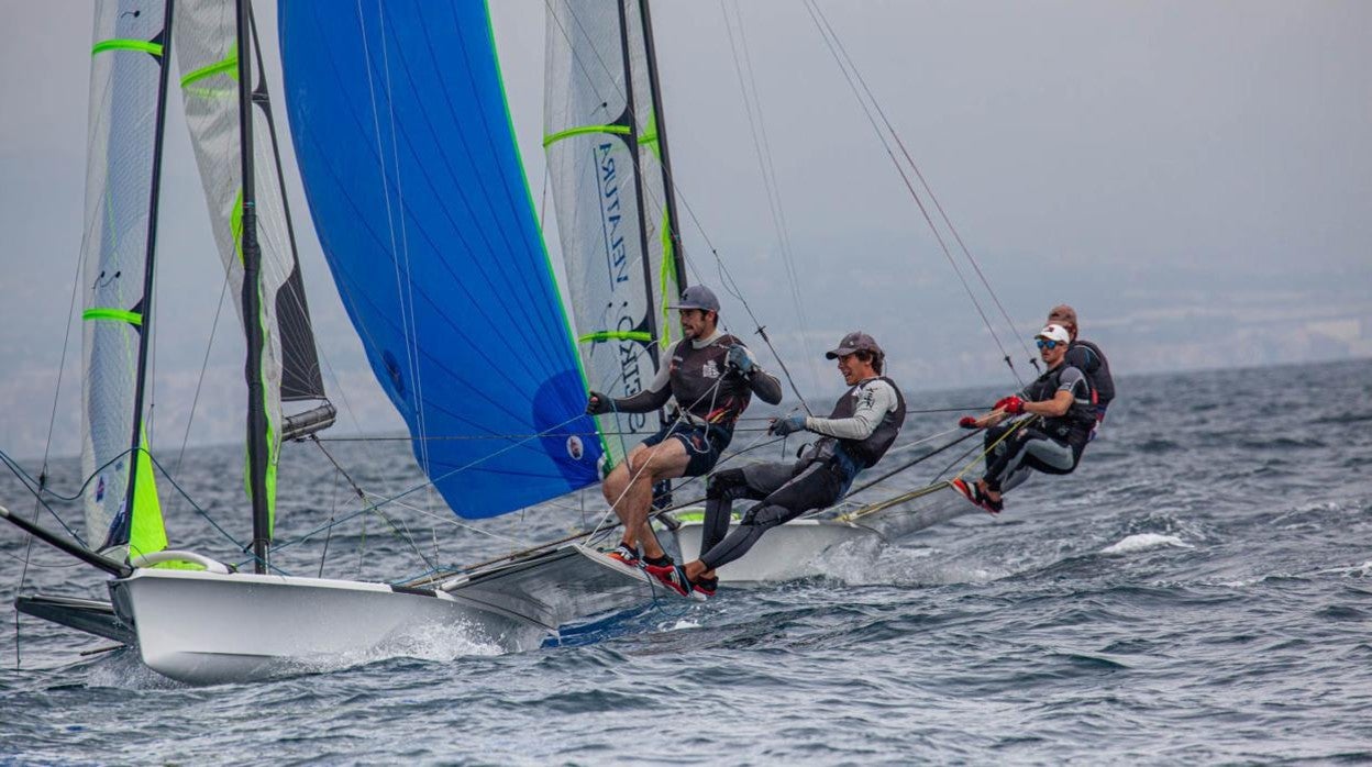 Federico y Arturo Alonso; y Quicorras Urios y Filippo Binetti, primeros líderes del Nacional de 49er