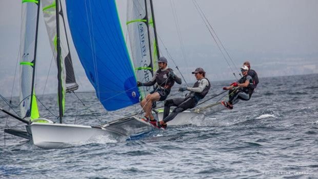 Federico y Arturo Alonso; y Quicorras Urios y Filippo Binetti, primeros líderes del Nacional de 49er