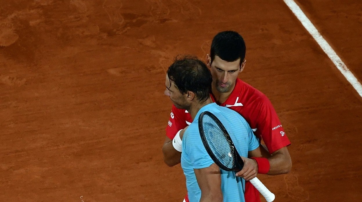 Nadal y Djokovic, durante la final del último Roland Garros