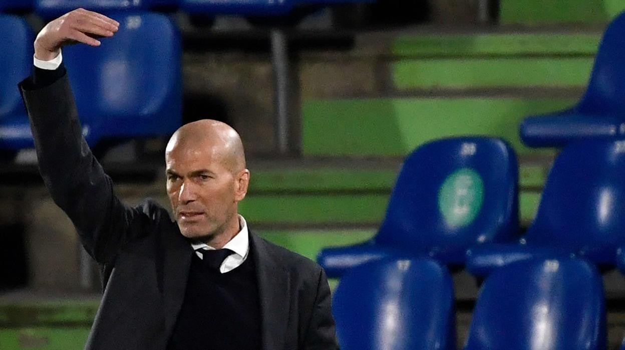 Zidane: «Yo estaba en la calle y decían que los jugadores no valían y seguimos en dos competiciones»