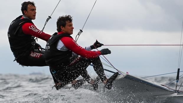 Los hermanos Alonso afianzan su liderato en el Campeonato de España de 49er