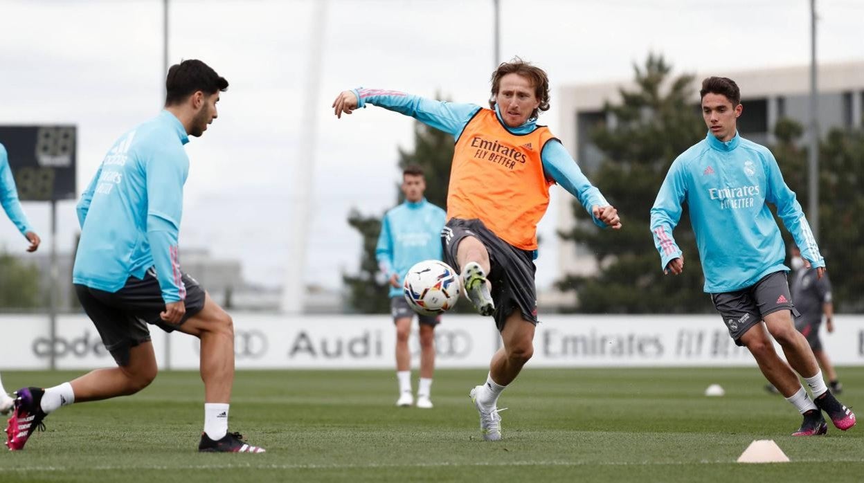 Ziidane: «Tenemos derecho a jugar la Champions y nos preparamos para ello»