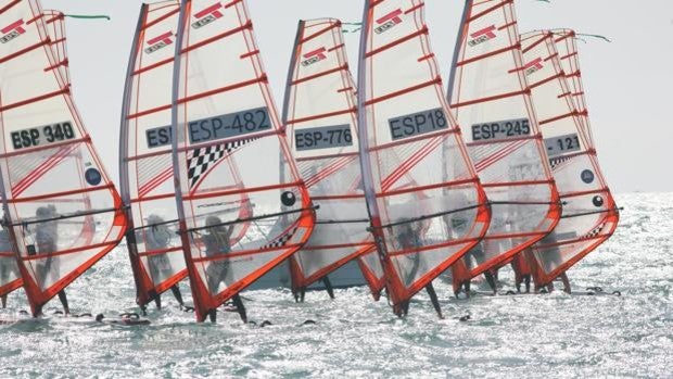Santa Pola organiza el Campeonato Valenciano de Windsurf e IQFoil