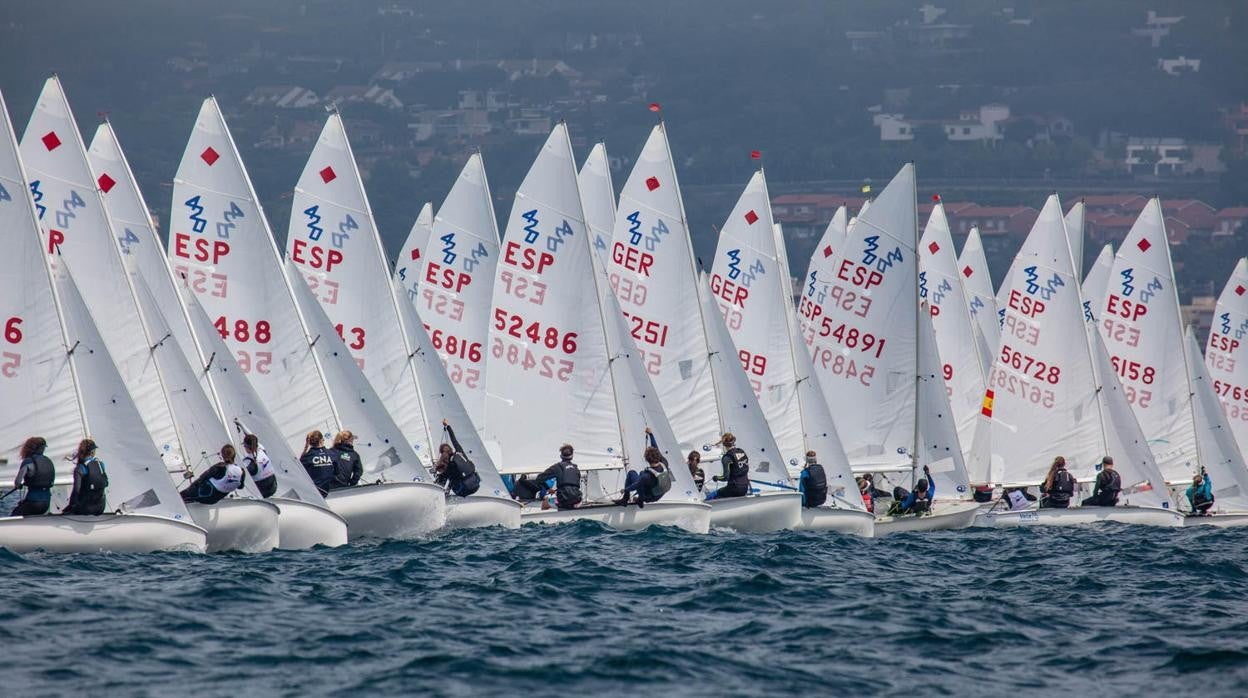 Neus Ballester y Andrea Perelló, primeras líderes de la Copa de España 420 en El Balís