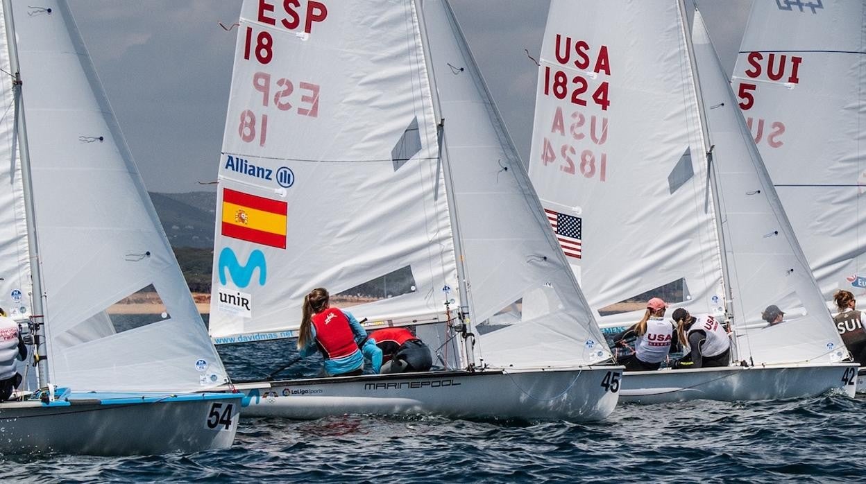 Mas y Cantero defienden el liderato frente a la caída del viento en el Campeonato de Europa de 470