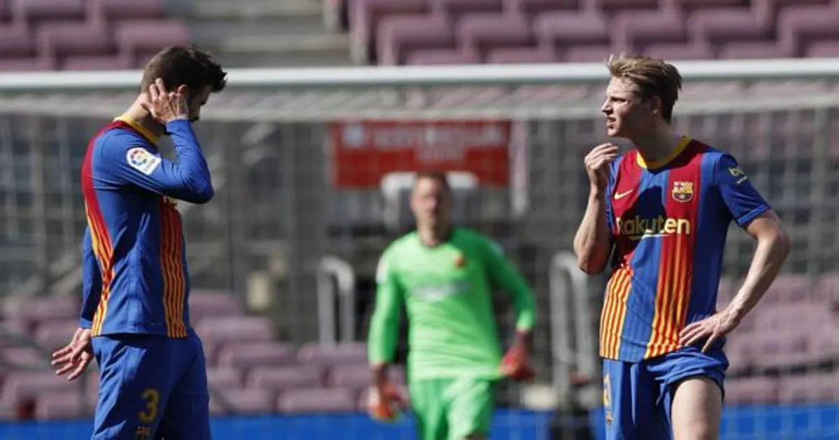 Piqué y De Jong, decepcionados tras el empate ante el Atlético