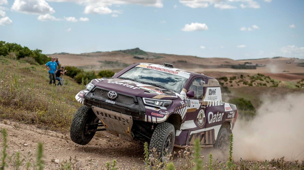 El piloto catarí Nasser Al-Attiyah, con su Toyota Hilux, ganó la etapa prólogo