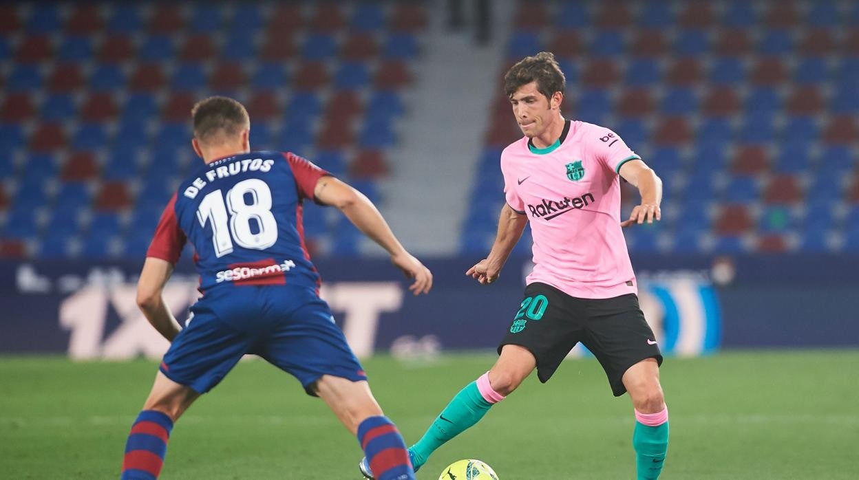 Sergi Roberto trata de regatear a De Frutos