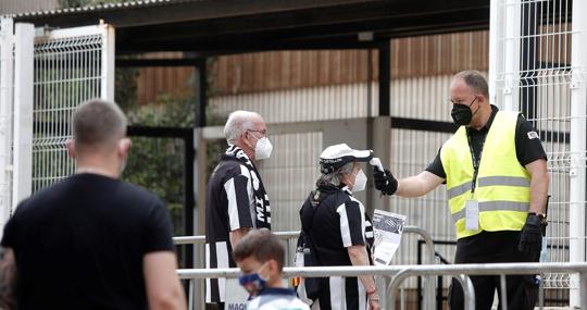 A los aficionados del Castellón se les ha tomado la temperatura antes del partido