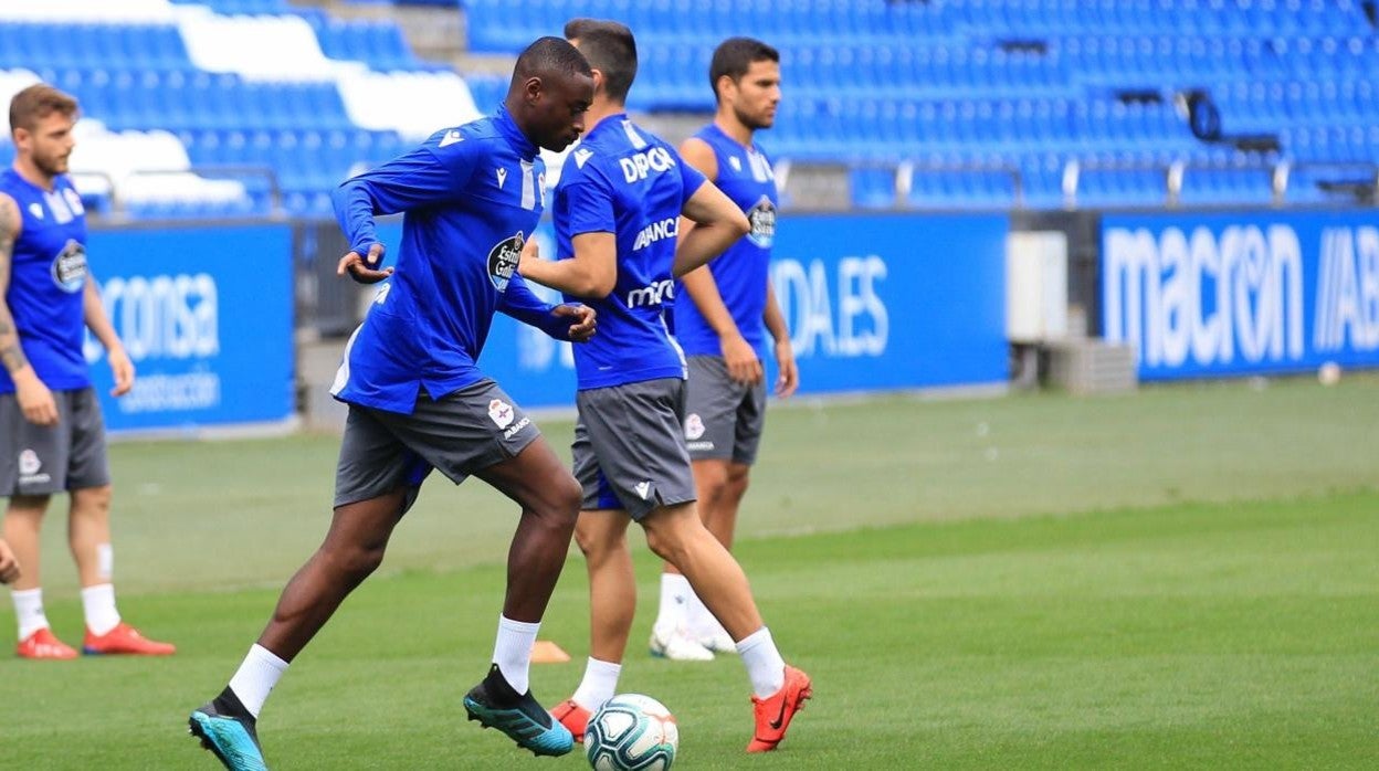 Mujaid Sadick, en un entrenamiento con el Deportivo