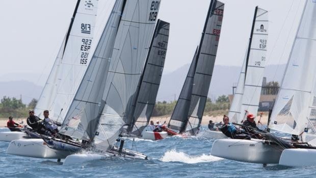 Los favoritos dan la talla en el estreno de la Copa de España de Catamaranes