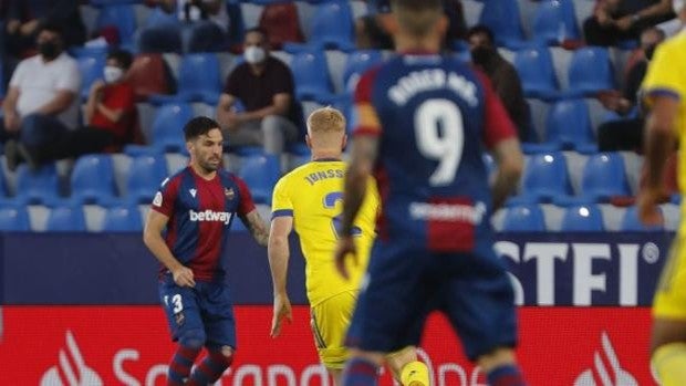 Levante y Cádiz despiden la temporada con un empate entretenido