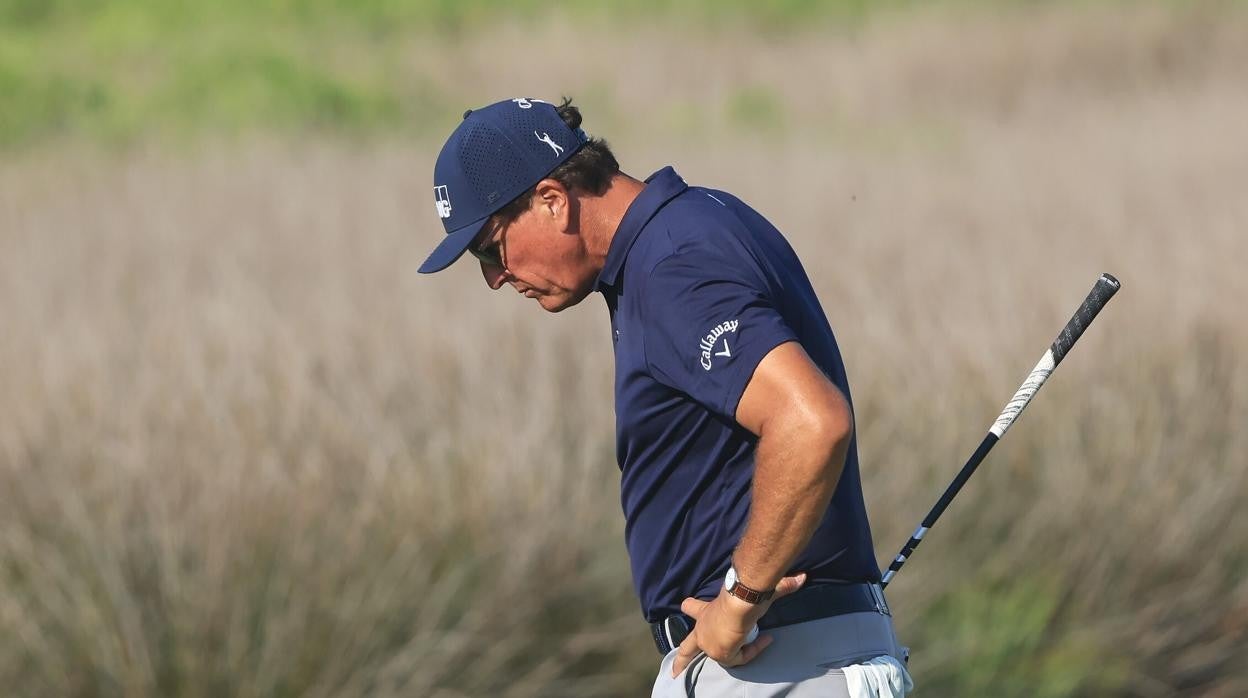 Mickelson hace historia al vencer con 50 años