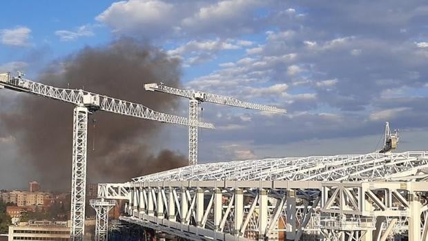 Susto en las obras del Bernabéu por un incendio
