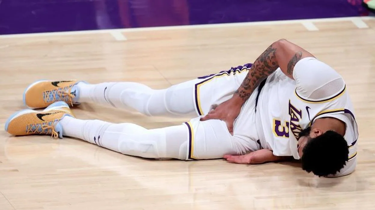 Los Lakers caen y pueden perder a Davis