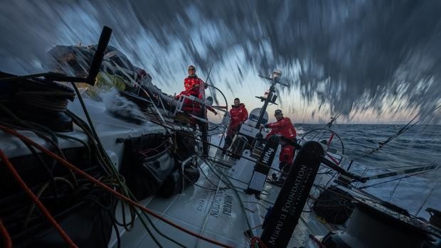 La flota de The Ocean Race Europe supera Finisterre y vuela hacia el oeste aprovechando la subida del viento