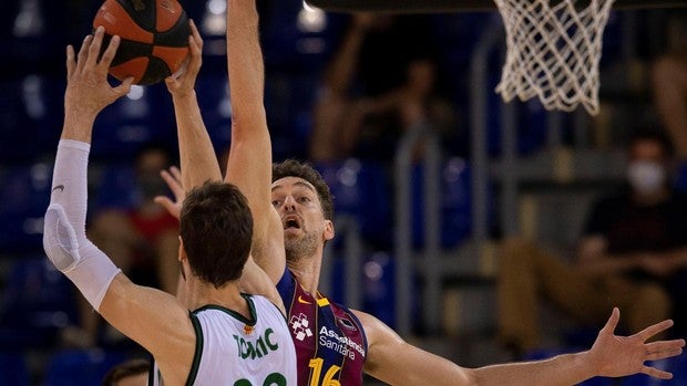 El Barcelona no da opción al Joventut