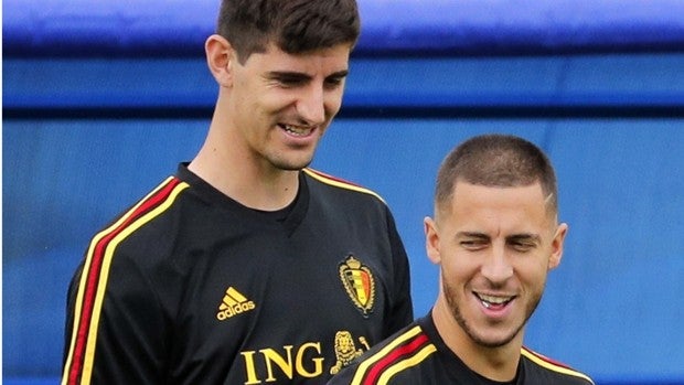 Courtois: «Hazard se queda en el Real Madrid al 100%»