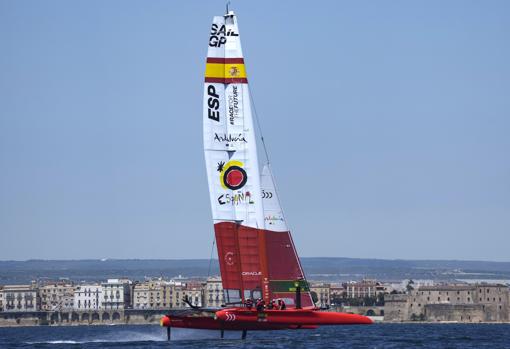 El F50 «Victoria», en puestos de final en Taranto por detras de Estados Unidos y Japón