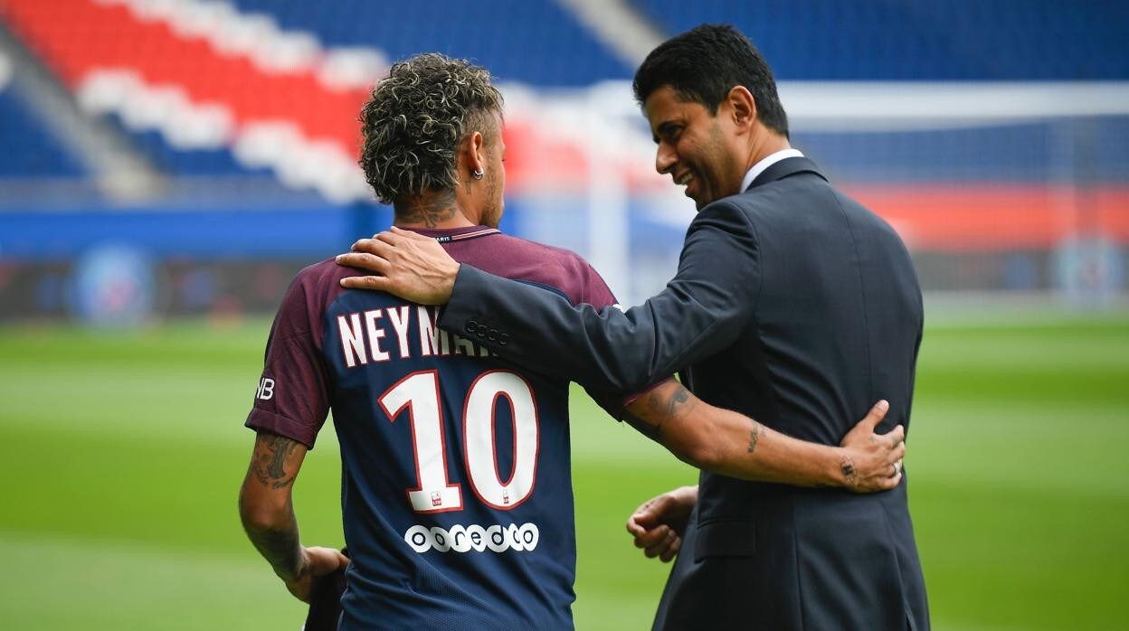 Nasser Al-Khelaïfi charla con Neymar