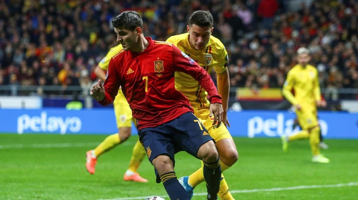 Morata en un partido con la selección española