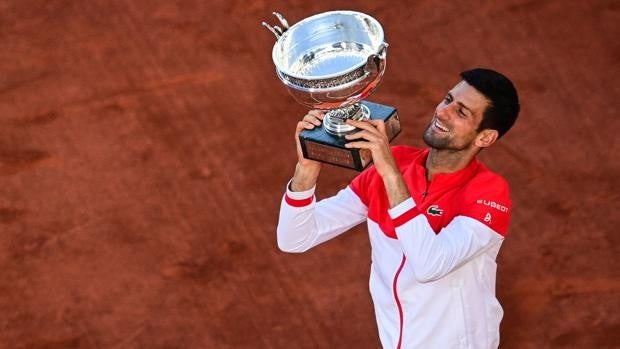 Djokovic, campeón en París y a un paso del cielo