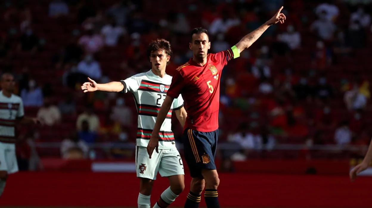 Busquets, durante un partido de la selección española contra Portugal