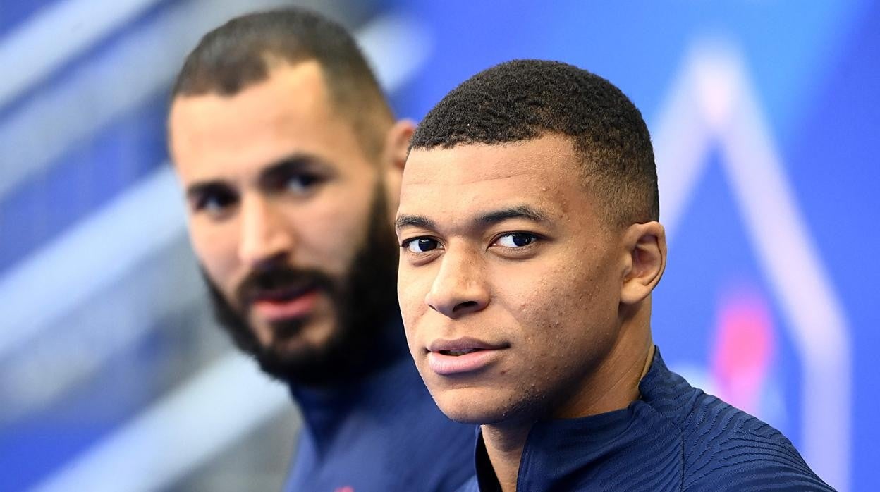 Benzema y Mbappé con la selección francesa